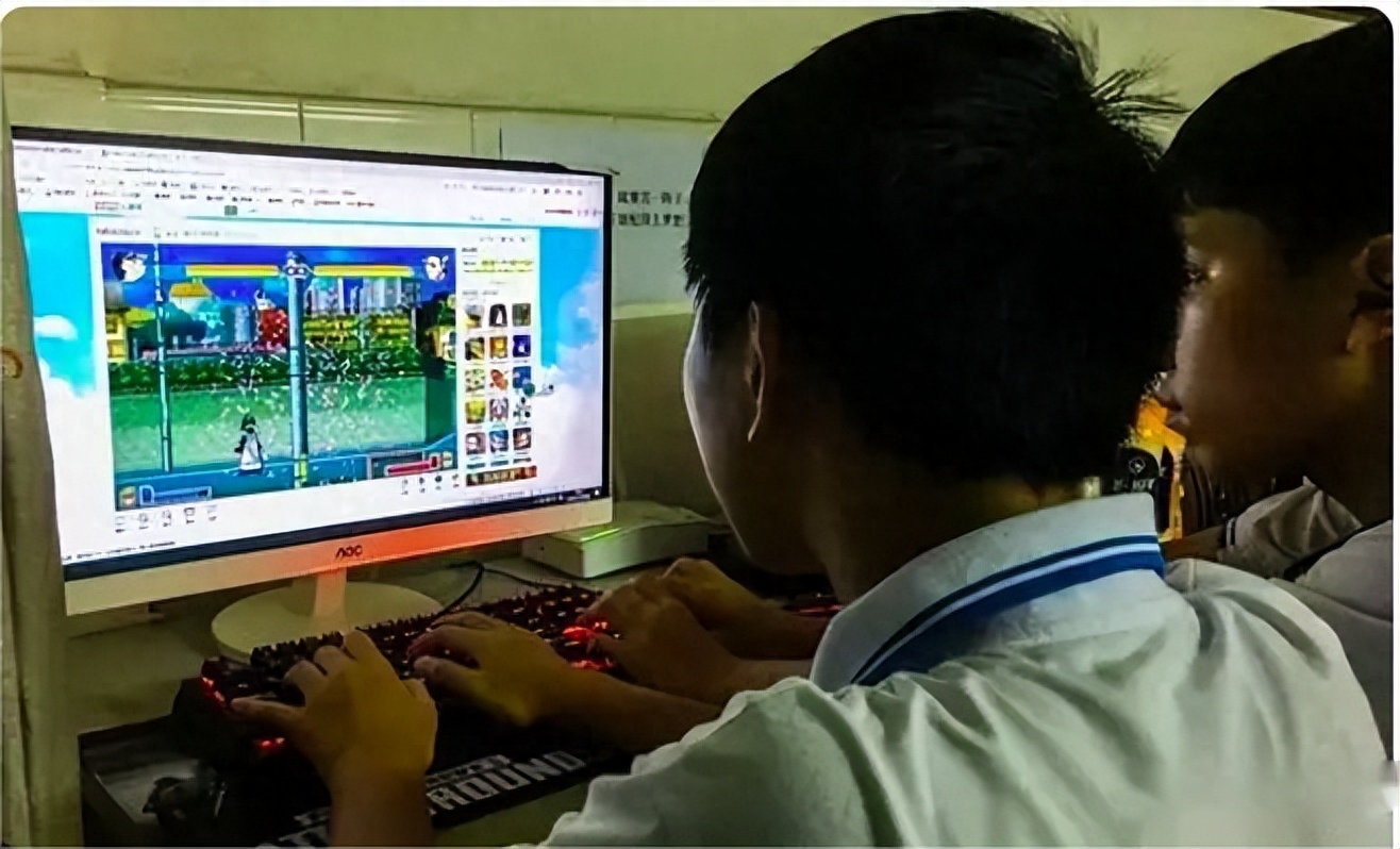 男孩被送往戒网瘾学校被打,少年被送进戒网瘾学校被打死