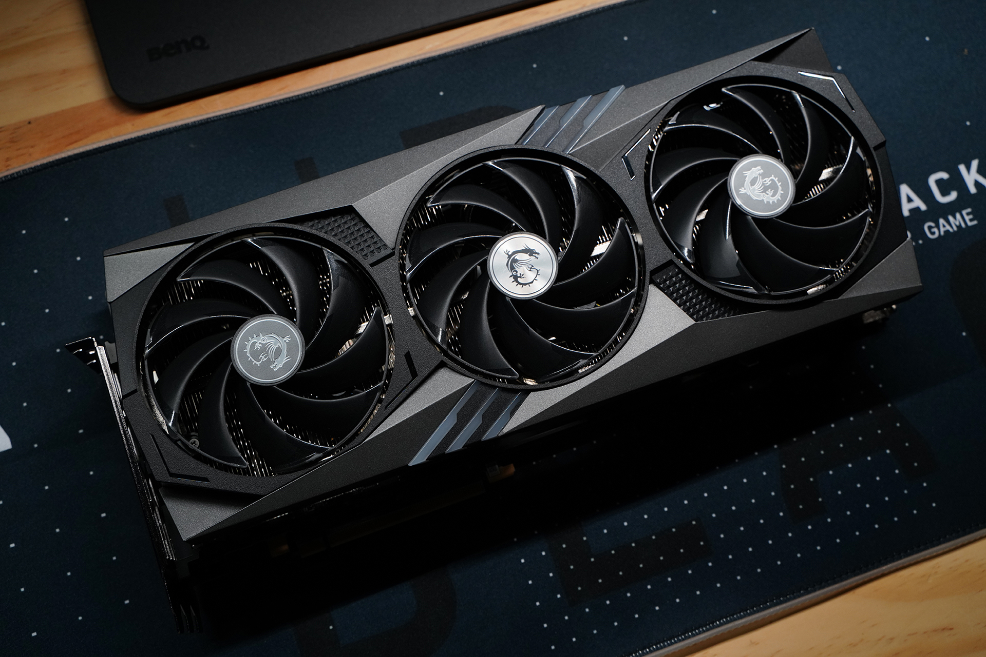 rtx4080魔龙和4090尺寸,rtx4080魔龙多少pin供电