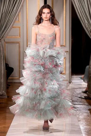 2023年明星穿过的高定,又大又繁琐的高定系列