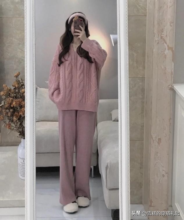 短靴已经失宠了！今年流行“毛毛鞋”，搭阔腿裤，简直是天生一对