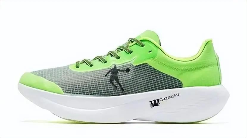 高端跑鞋都是用什么材质做鞋底呢,李宁pebax发泡中底跑鞋