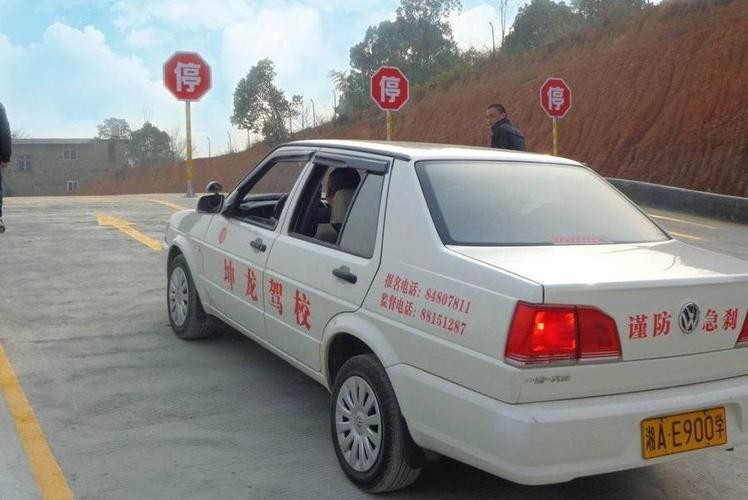 辽宁一男生被驾校女教练猥亵，*体下**受伤后说：那个女人像疯狗