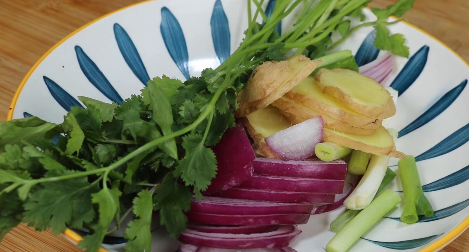 辣椒油怎么泼才能又辣又香,怎么泼的辣椒油又香又好吃