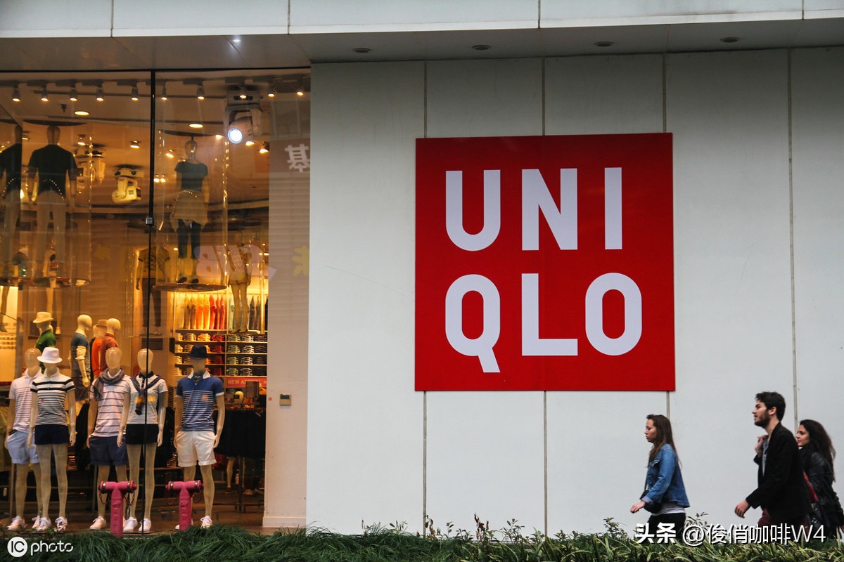 服装巨头卖楼求生，2023年我们依然缺少全球消费品大牌