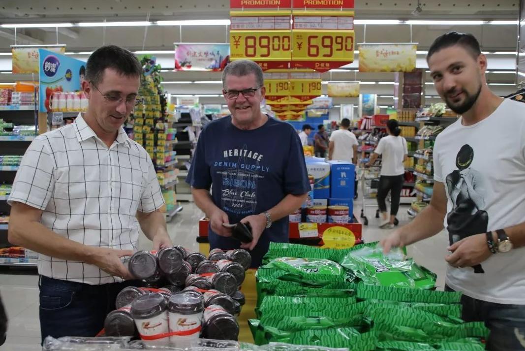 大量英国游客涌入中国,大批英国人进入中国旅游