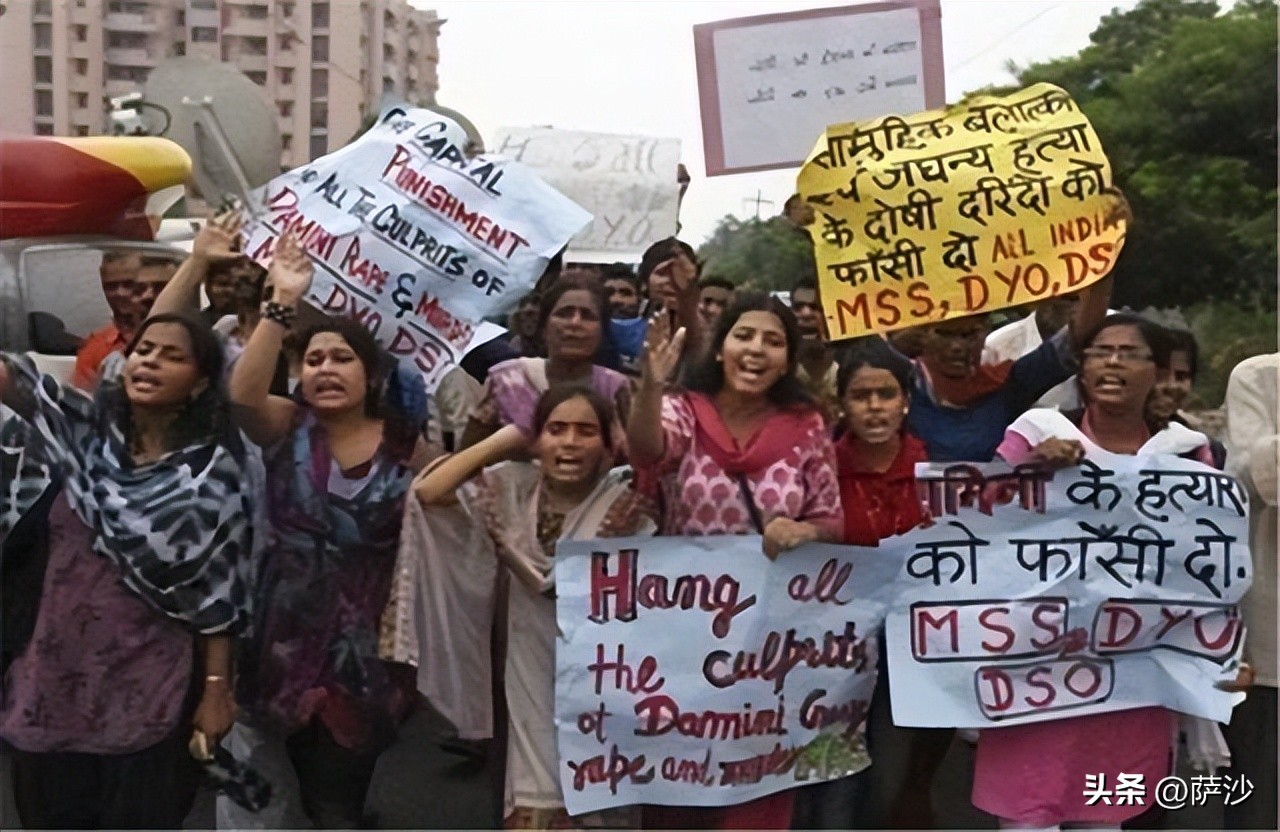 印度女医学生惨遭六人轮奸*杀虐**：2012年12月16日印度黑公交轮奸案