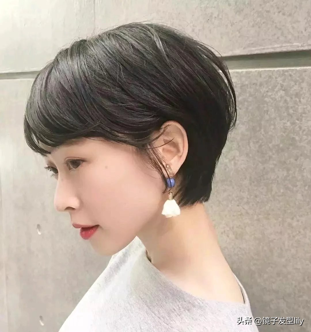 短发烫发女2021流行小卷发型减龄,2020年最火短发小卷花样多点的