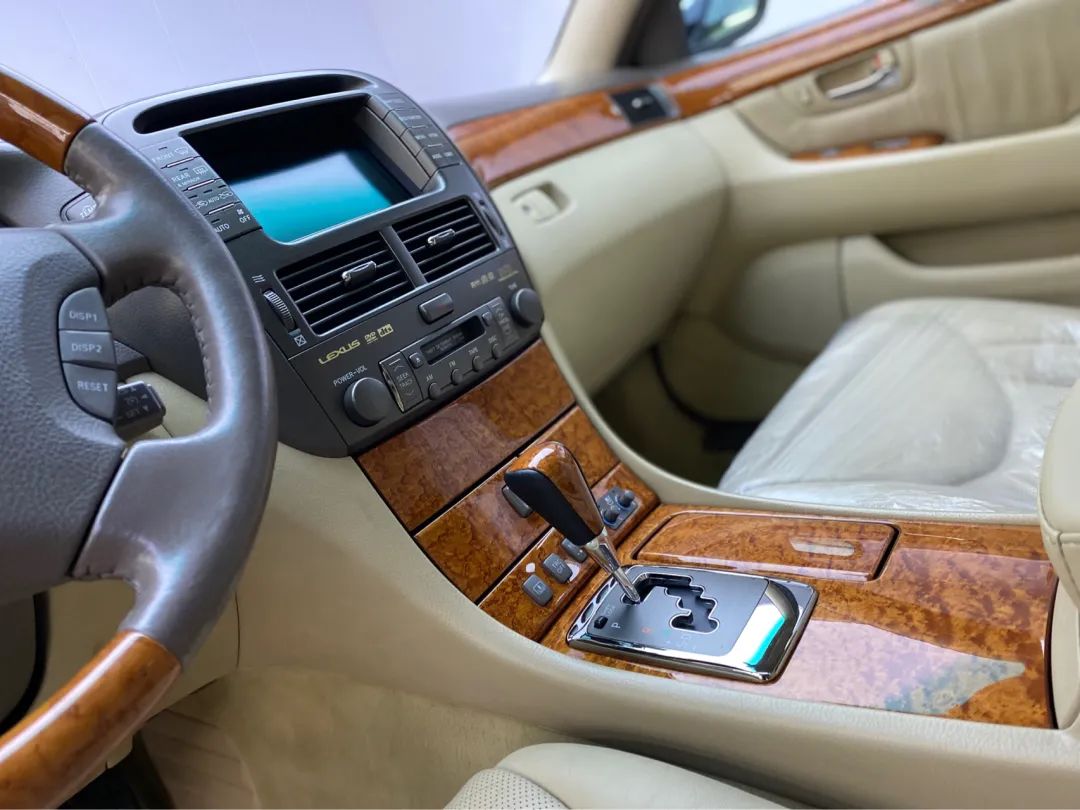 雷克萨斯ls430翻新修复,雷克萨斯ls430老车翻新作业