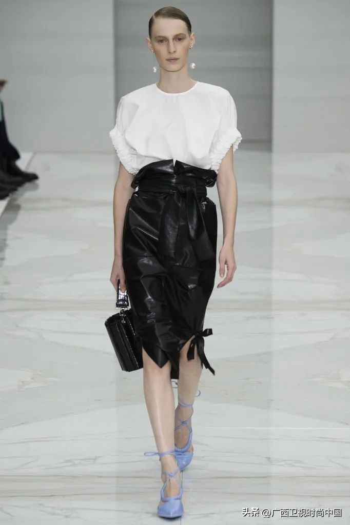 蝴蝶结的最佳搭配,大蝴蝶结怎么搭配好看图片