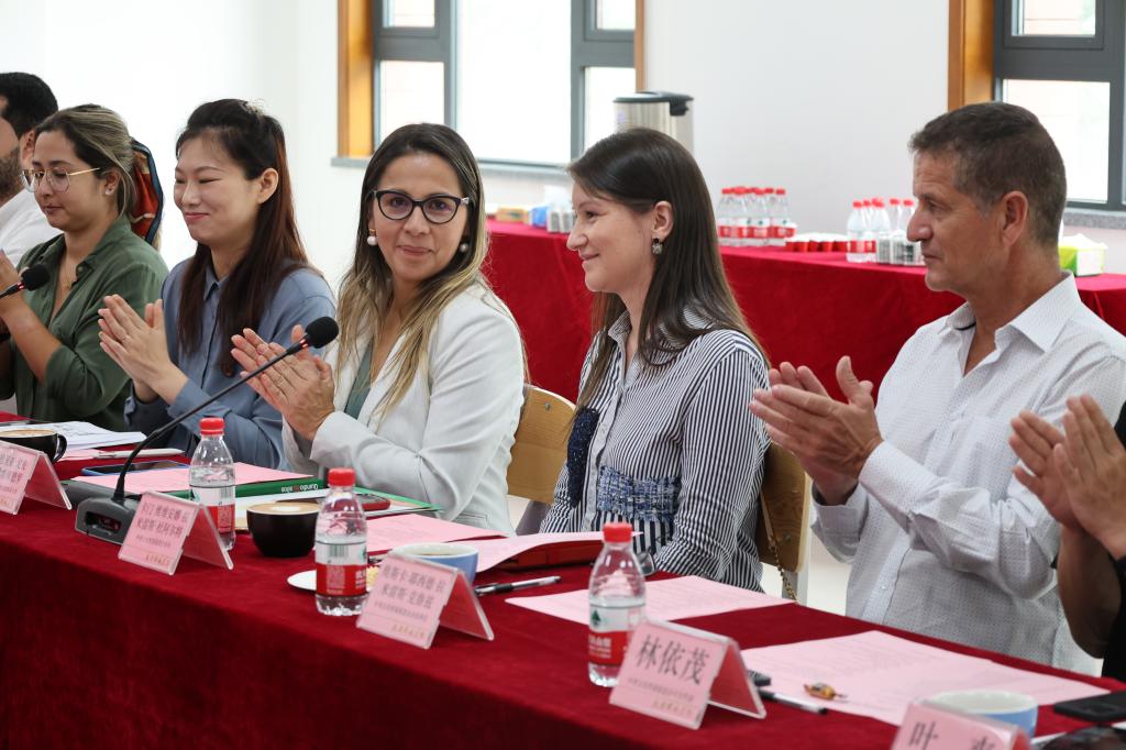 哥伦比亚代表团访问,哥伦比亚访问团