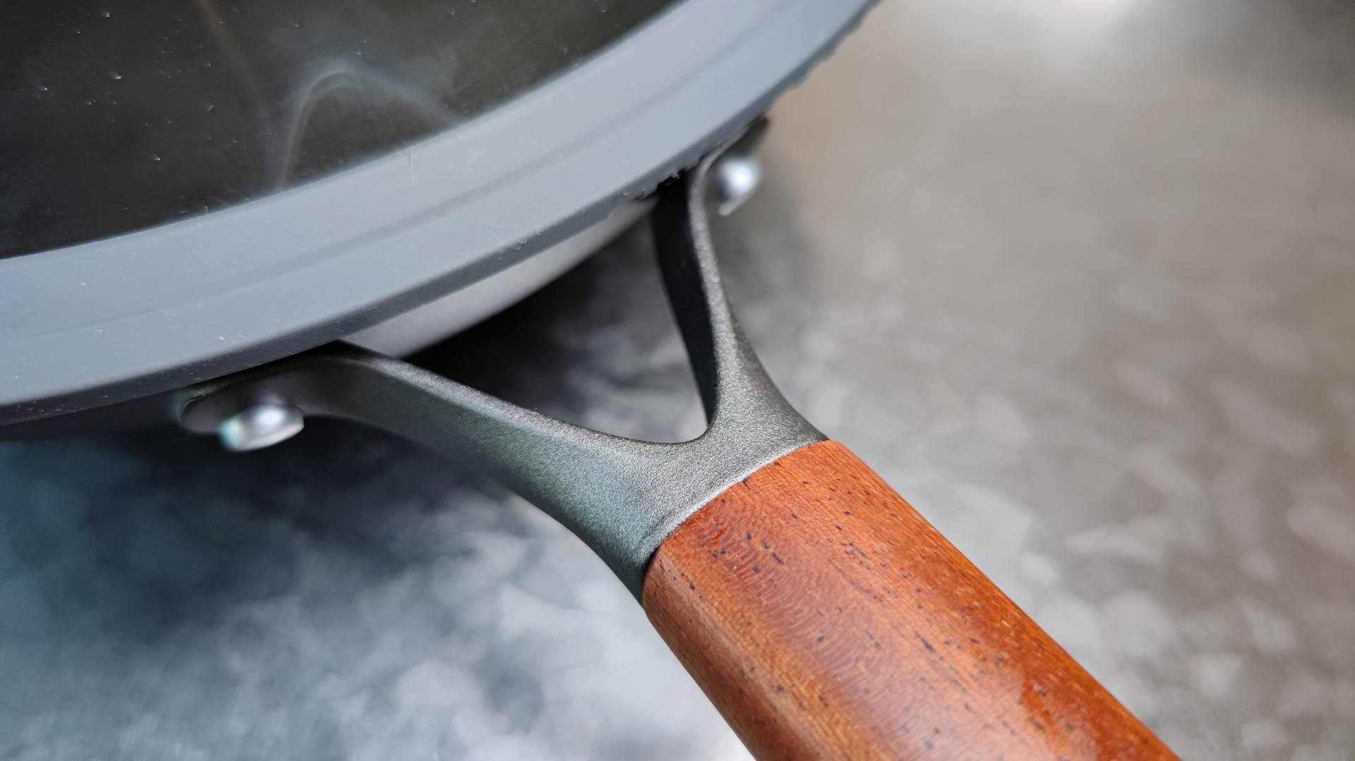 什么铁锅炒菜不易糊锅,铁锅怎么炒菜不容易糊