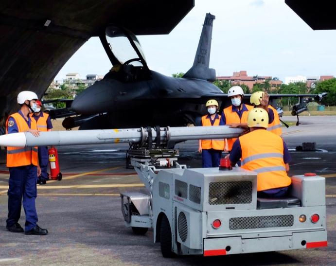 美国再挑战中国底线！大批*火军**将赴台，邱正国叫嚣敢打“第一枪”