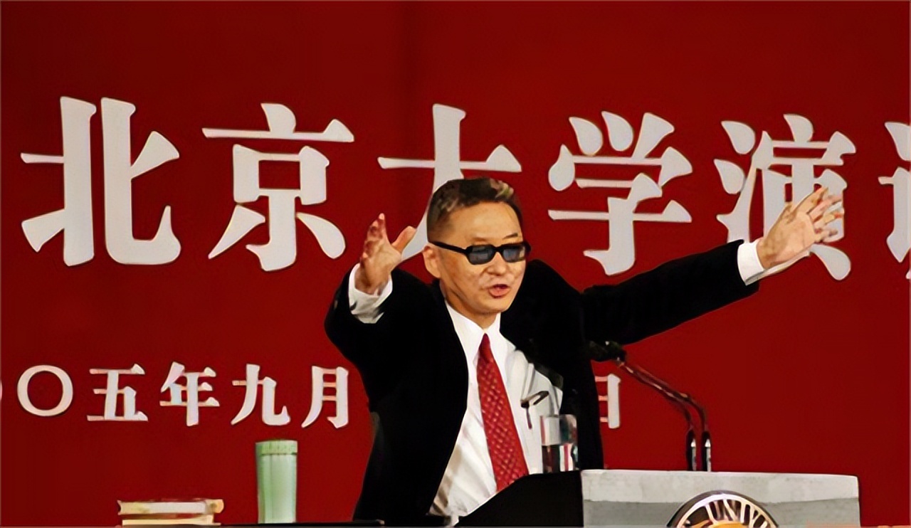 狂傲的李敖为什么说：只有毛主席值得我喊“万岁”，其他人不配