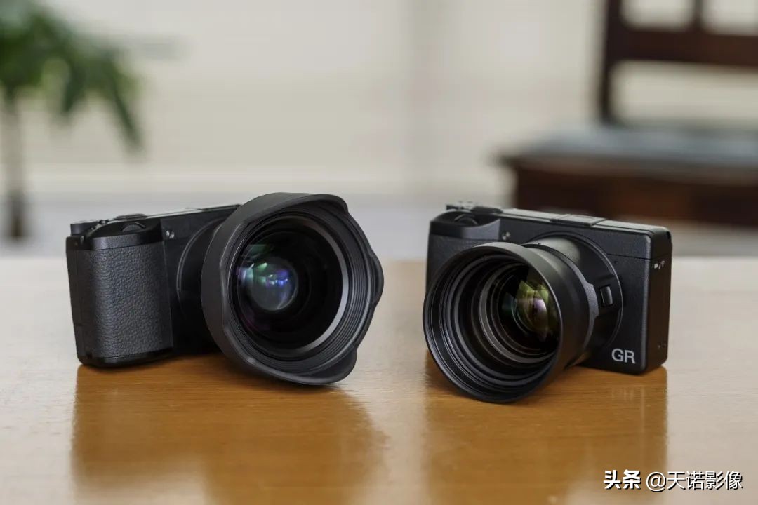 理光GRIIIX相机，可装进口袋的高画质扫街神器