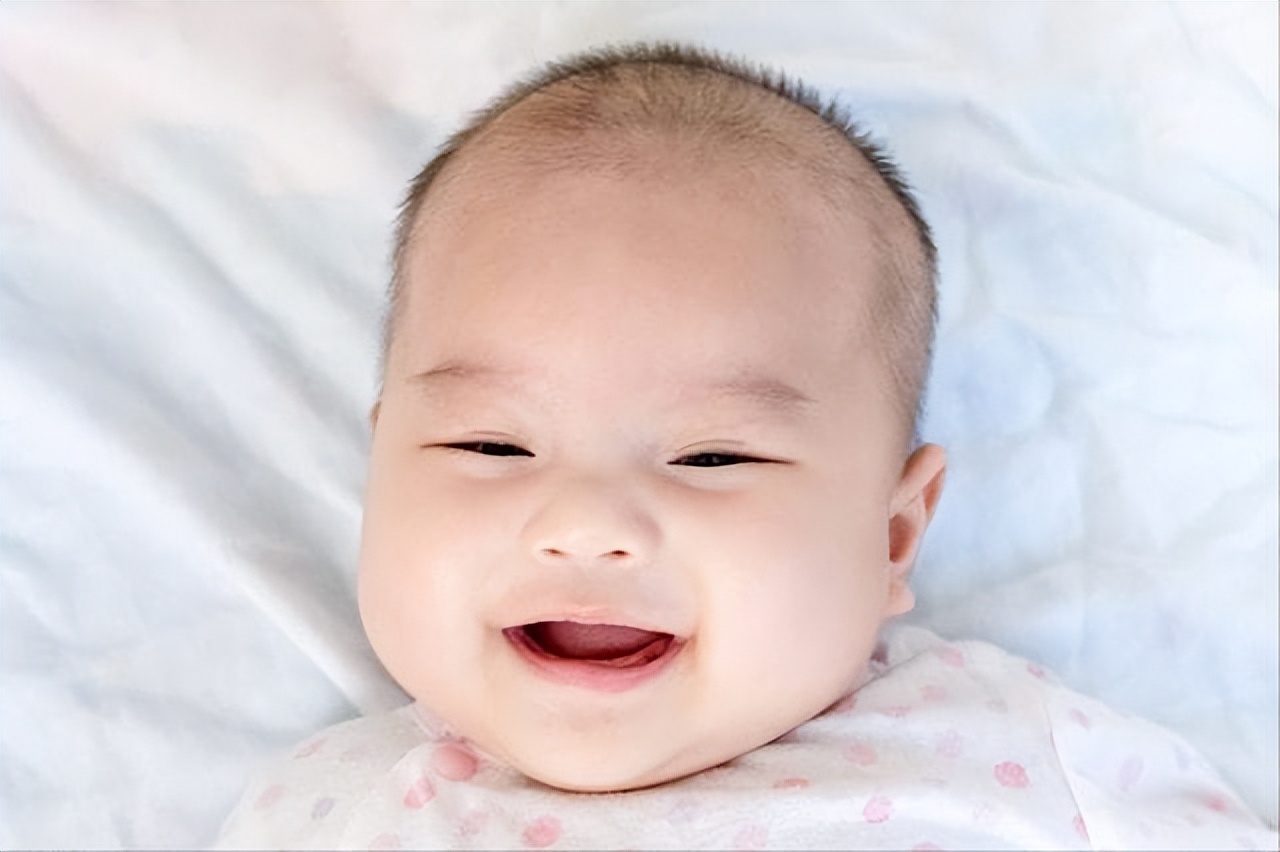 7个月宝宝头摇的拨浪鼓,宝宝把头睡扁了怎么办