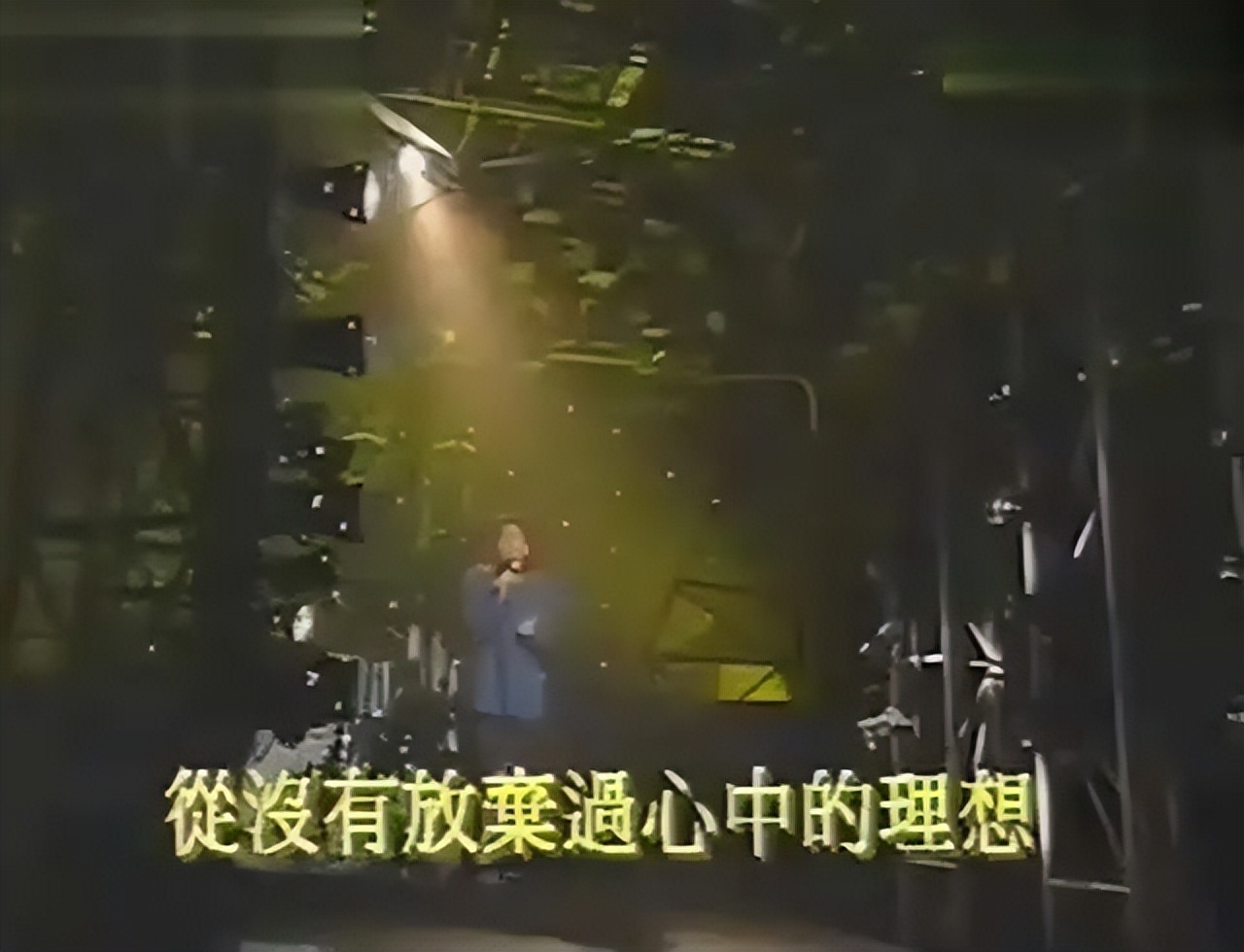 黄家驹去世后beyond演唱海阔天空,黄家驹从再见理想到海阔天空