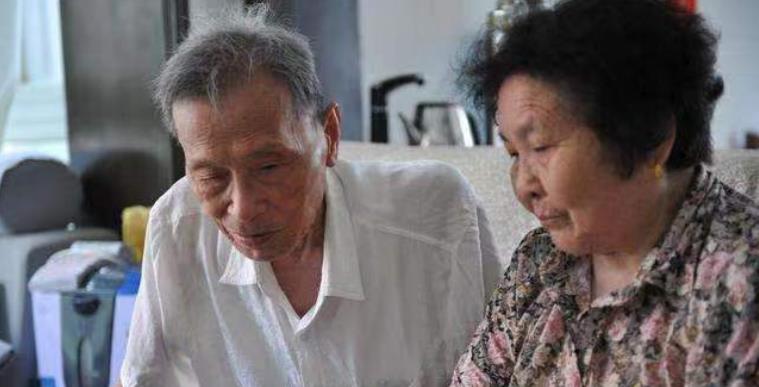 智慧的老人不会把麻烦留给下一代,年老的时候不指望儿子