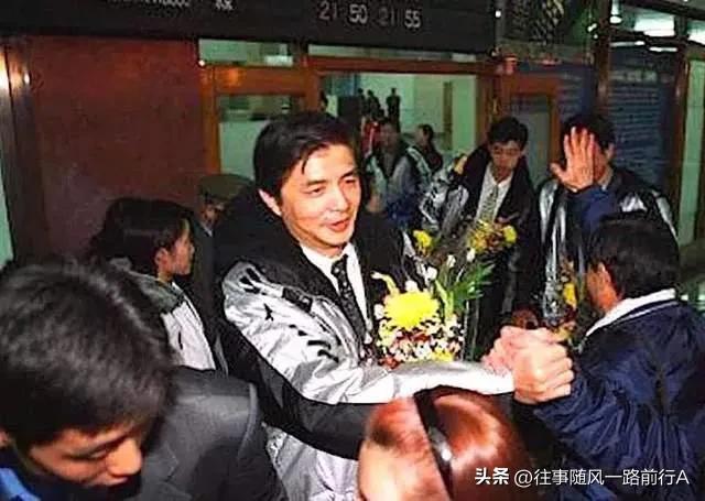 “网上飞人”汪嘉伟的多彩人生，时代口号，情书乌龙，亿万富翁