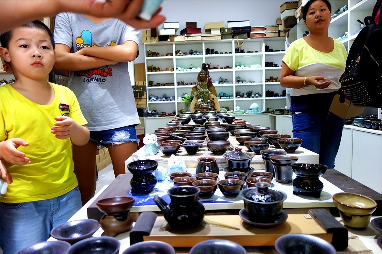 景德镇陶瓷之都在哪里,逛景德镇陶瓷城