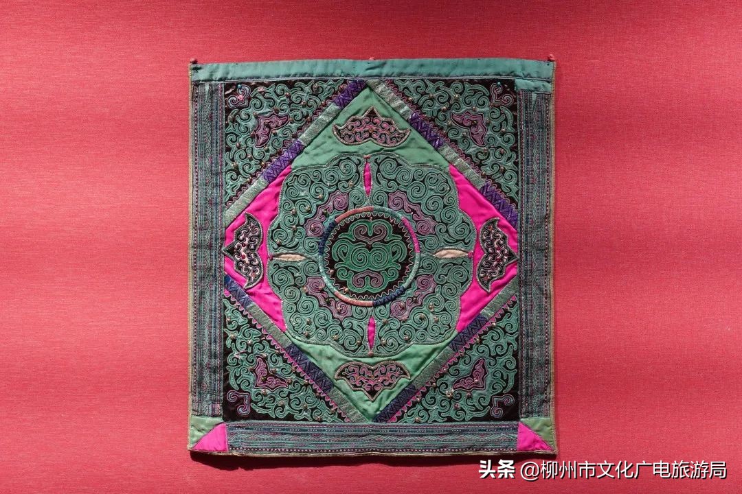 多彩童年的衣服真好看,儿童少数民族服饰