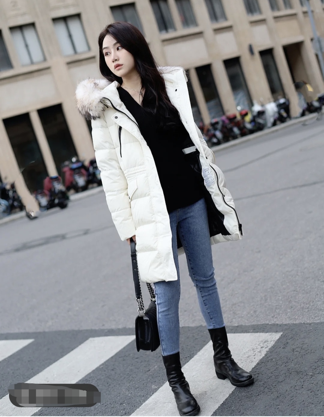 流行的靴子搭配什么衣服图片,中长靴子穿衣搭配图片2020秋冬