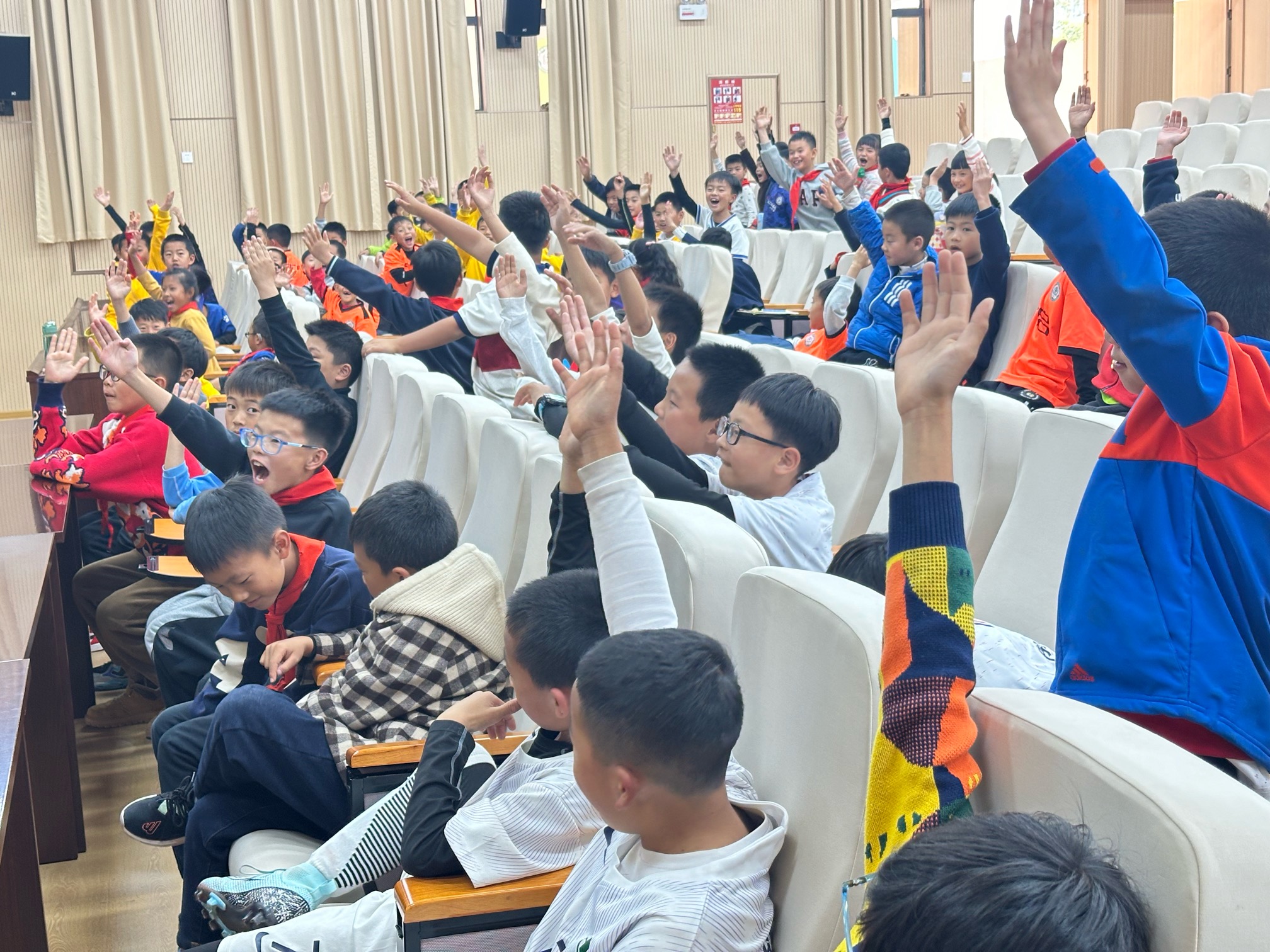 中超球员走进校园,中超云南籍球员