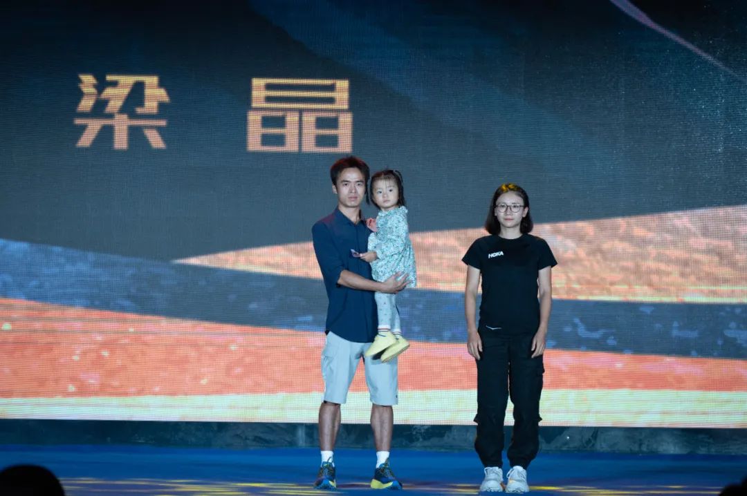 马拉松人物梁晶,马拉松运动员梁晶照片