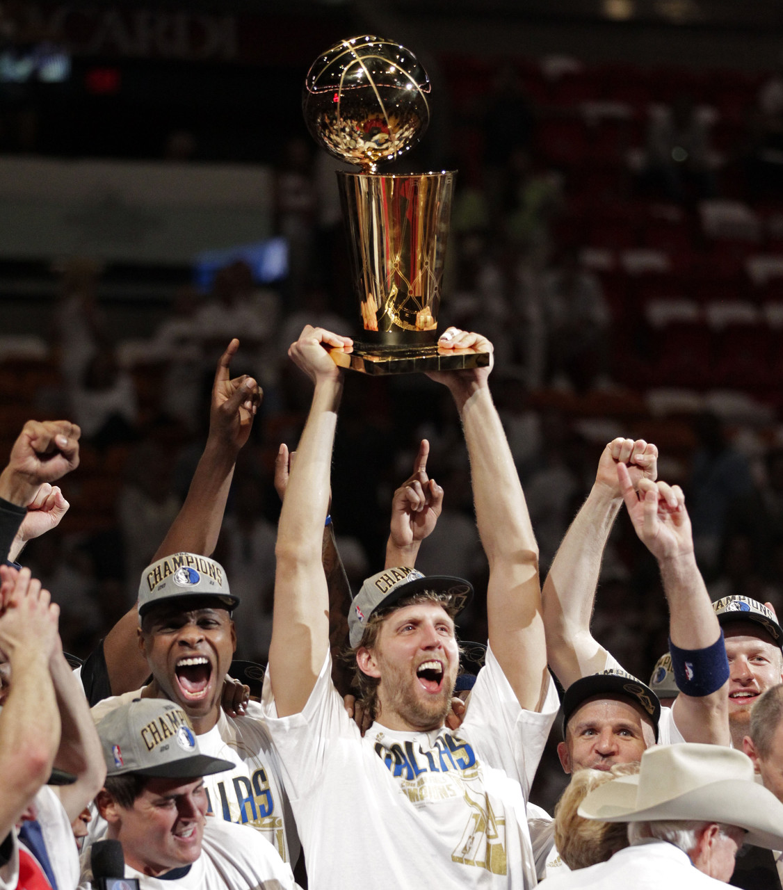 诺维茨基球衣退役仪式演讲谈科比,诺维茨基球衣退役仪式库班说的话