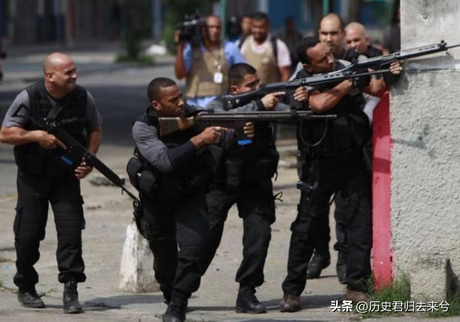 “自由美利坚，枪战每一天”，美国人因为担心治安买了第一把枪？