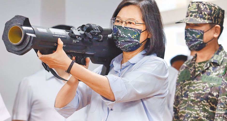 距离战争只剩一个按钮，台当局请求大陆对话，多国企业要逃离台岛