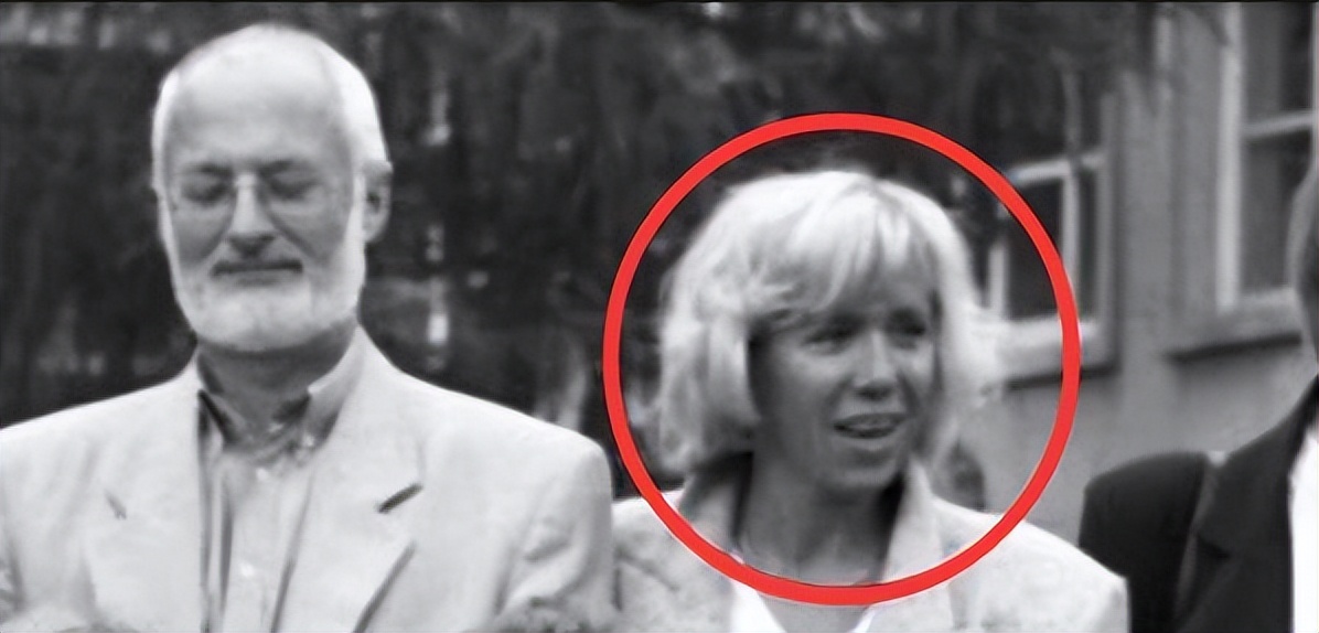 69岁布丽吉特好福气！和马克龙厮守近30年，夫妻俩到哪儿都牵着手