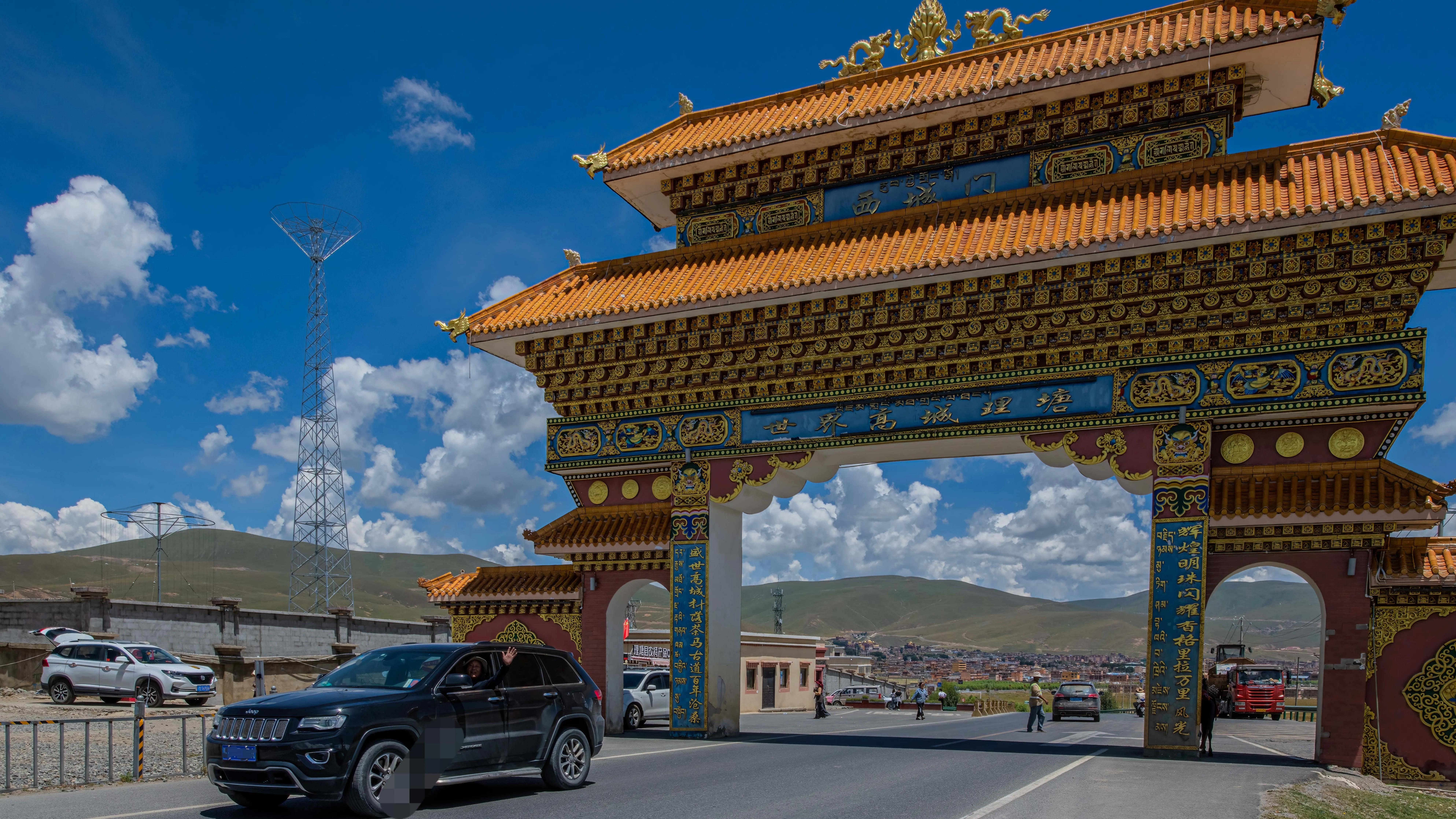 甘孜州最美风景在路上,金秋的甘孜州