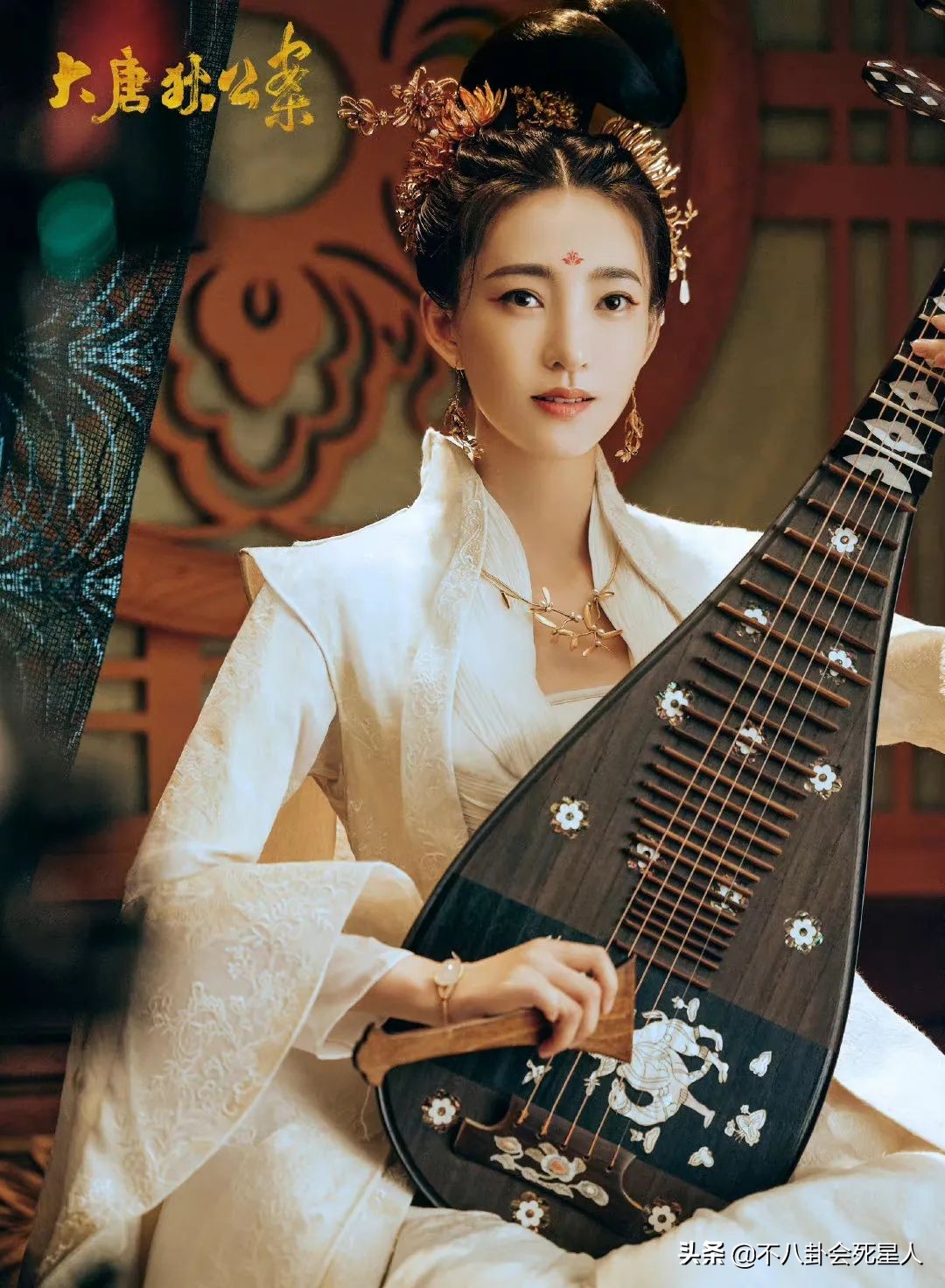 景甜悲伤蛙双眼皮照片,明星割双眼皮前后对比图