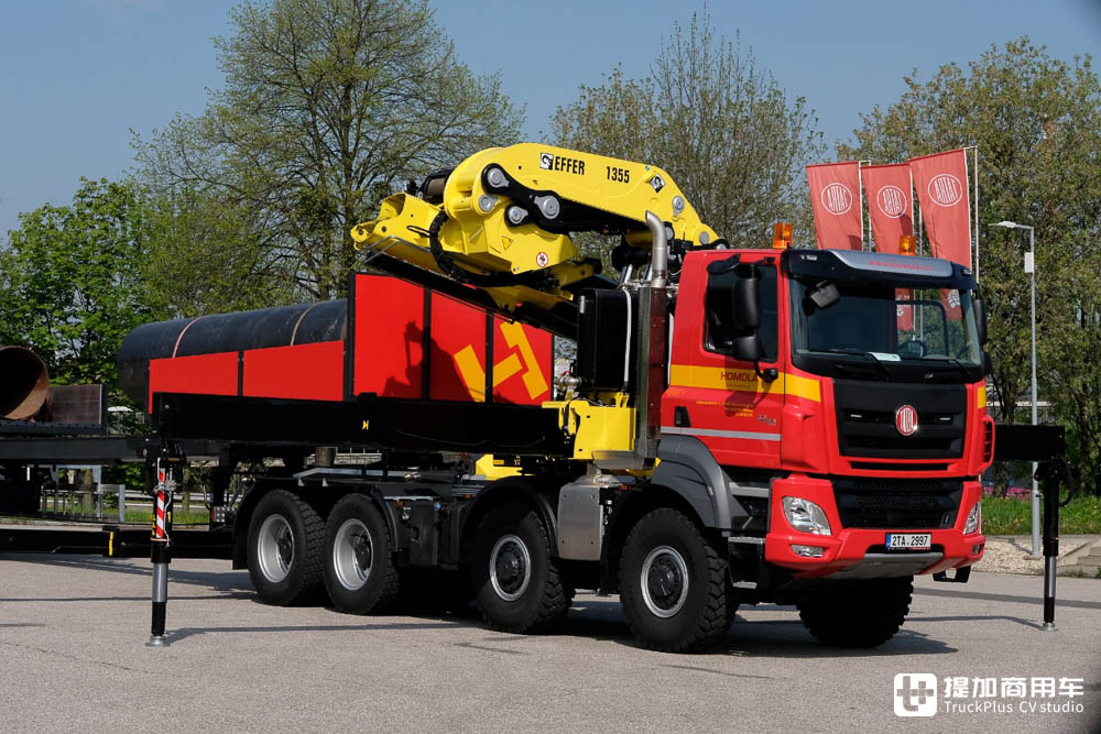 六驱军用卡车随车吊,太脱拉8x8凤凰全地形越野房车