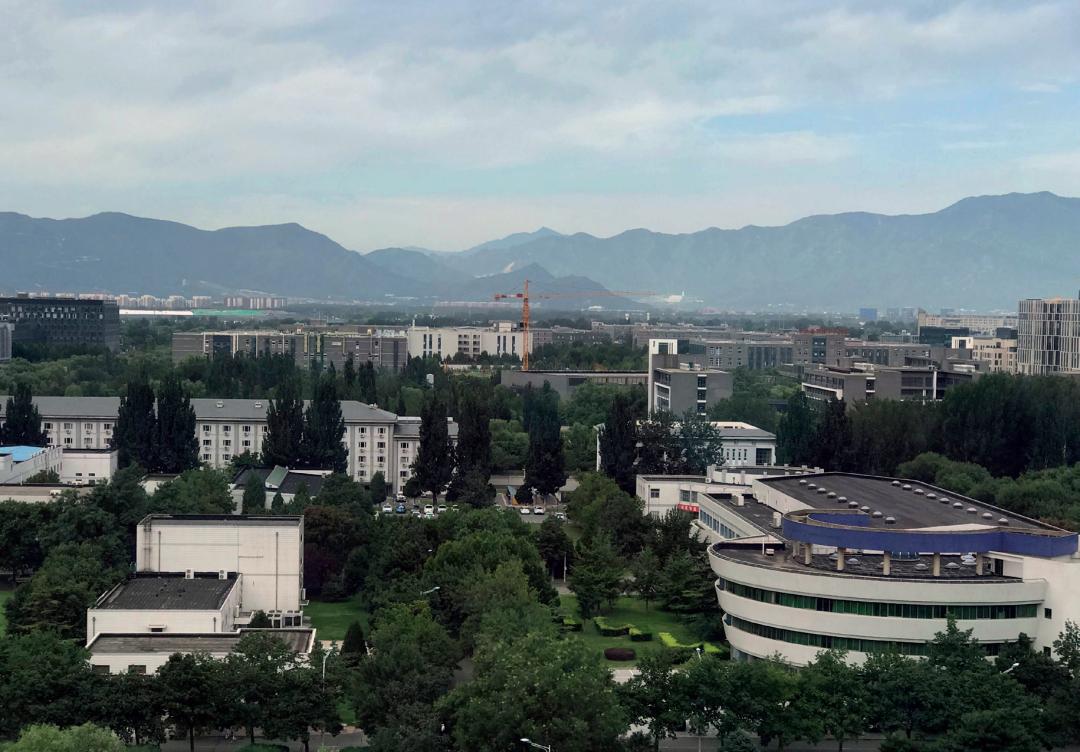 这里是挑战科技尖端前沿的战场，创造了许多震荡寰宇的中国奇迹