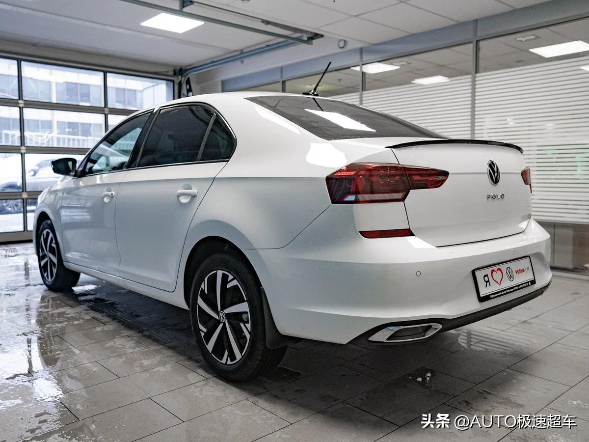 大众新款polo三厢版实车街拍,大众新款polo进店实拍