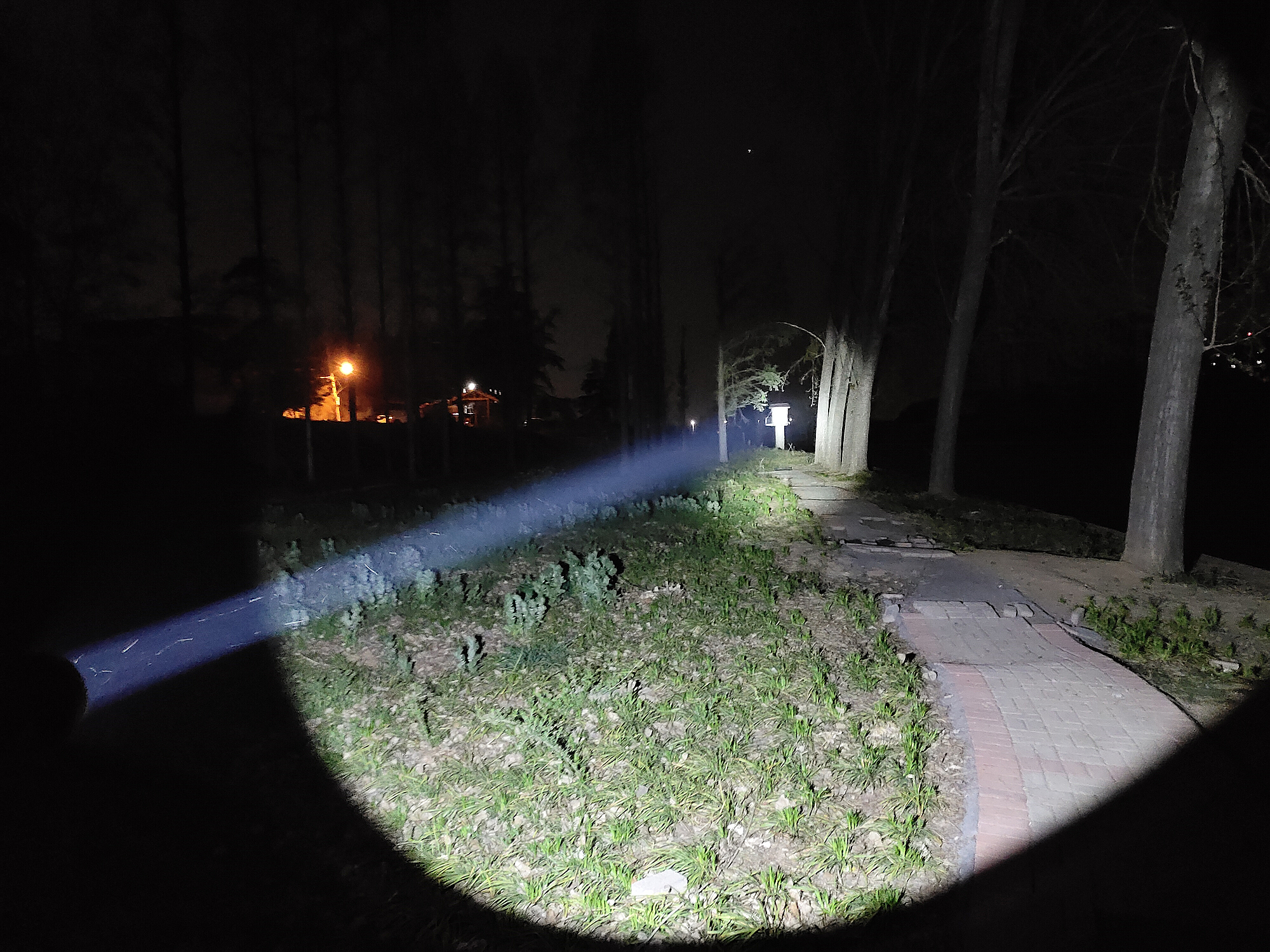 双光源任切换，千米光柱一线天！CYANSKYH5GT远射手电体验