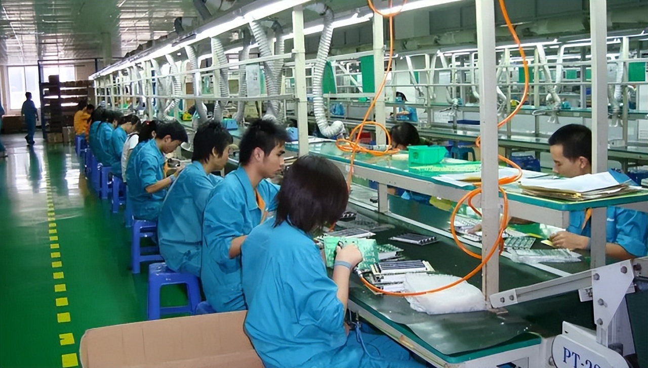 中国高中生在缅北组建私人武装,疯狂敛财700亿在缅北追寻历史