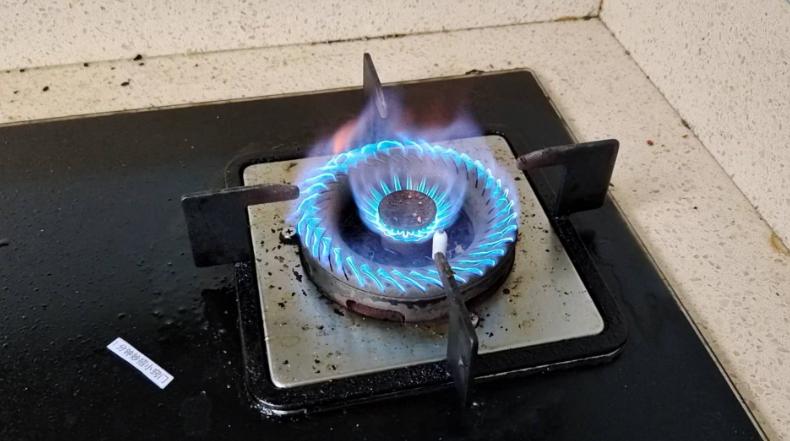 煤气灶有个小机关只需动一动,燃气灶上的小机关在哪里