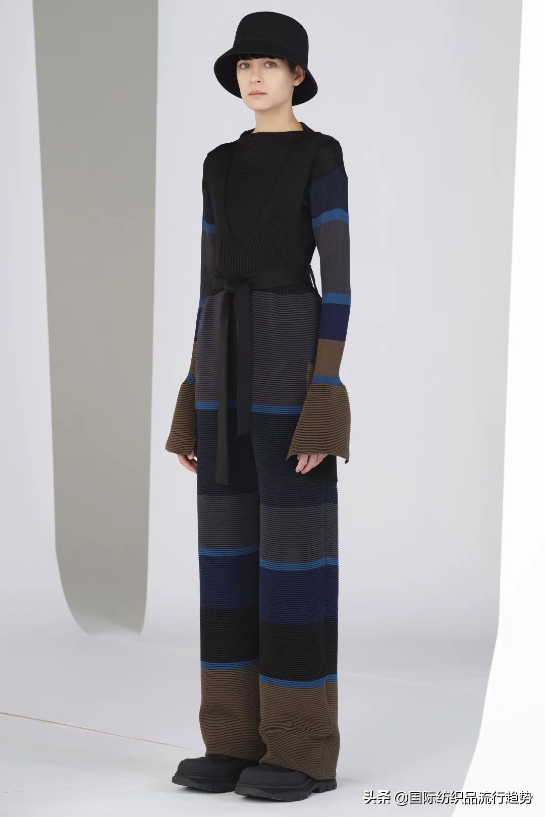 把服装当作思想的容器！看高桥祐介将美学融入到针织艺术中