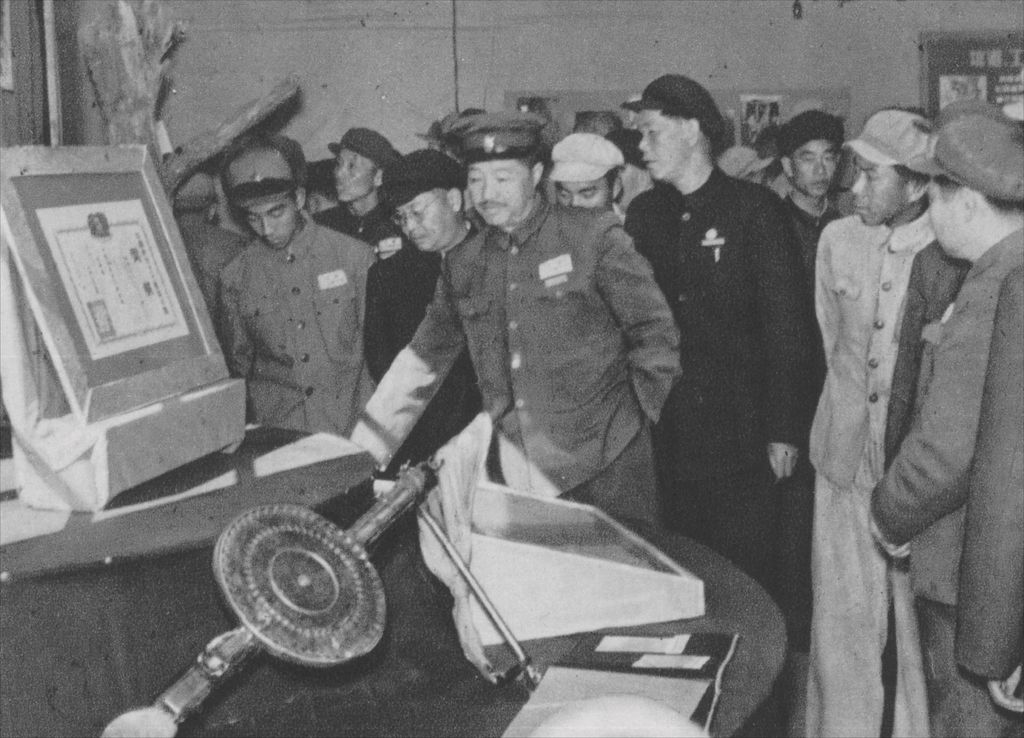 朱老总的元帅军衔编号为004，那么001是谁？再次体现主席的大智慧