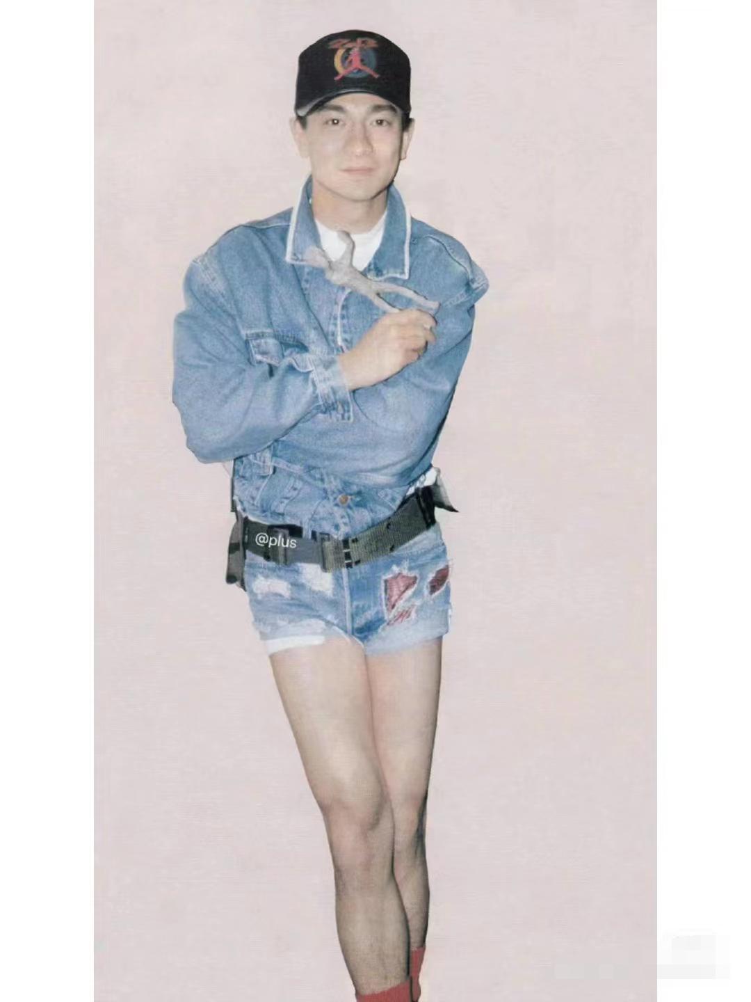 男生裤子越短越gay?刘德华、成龙穿齐X热辣小短裤下场打脸