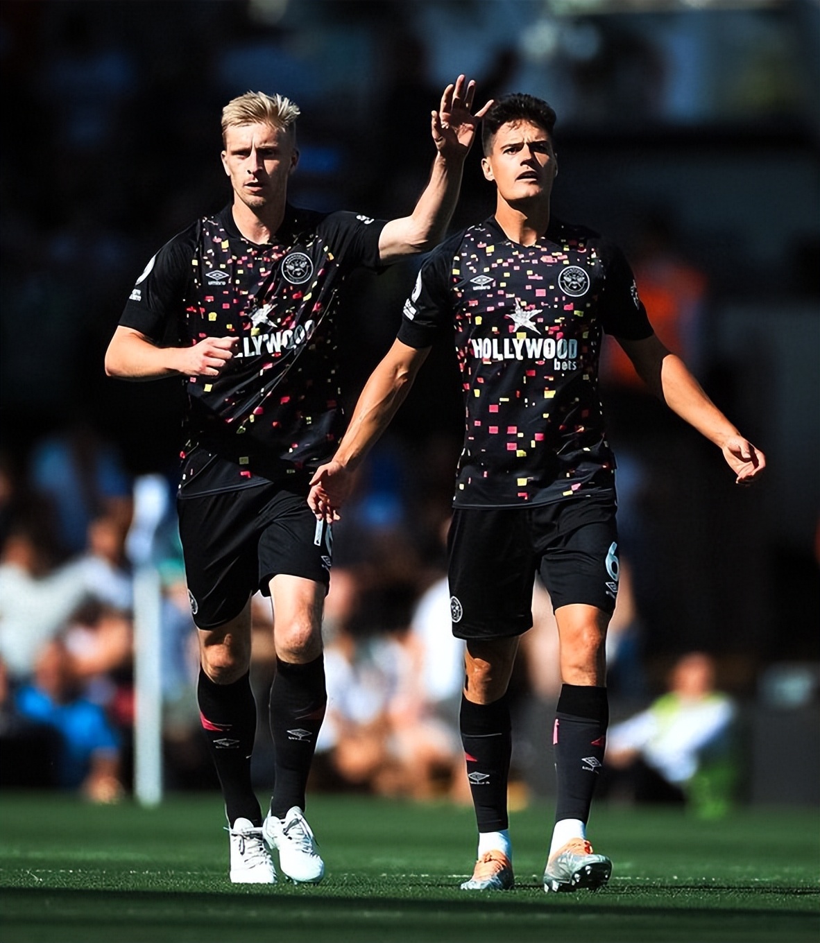 英超最后一轮阿森纳换了个新球衣,英超新赛季球衣阿森纳