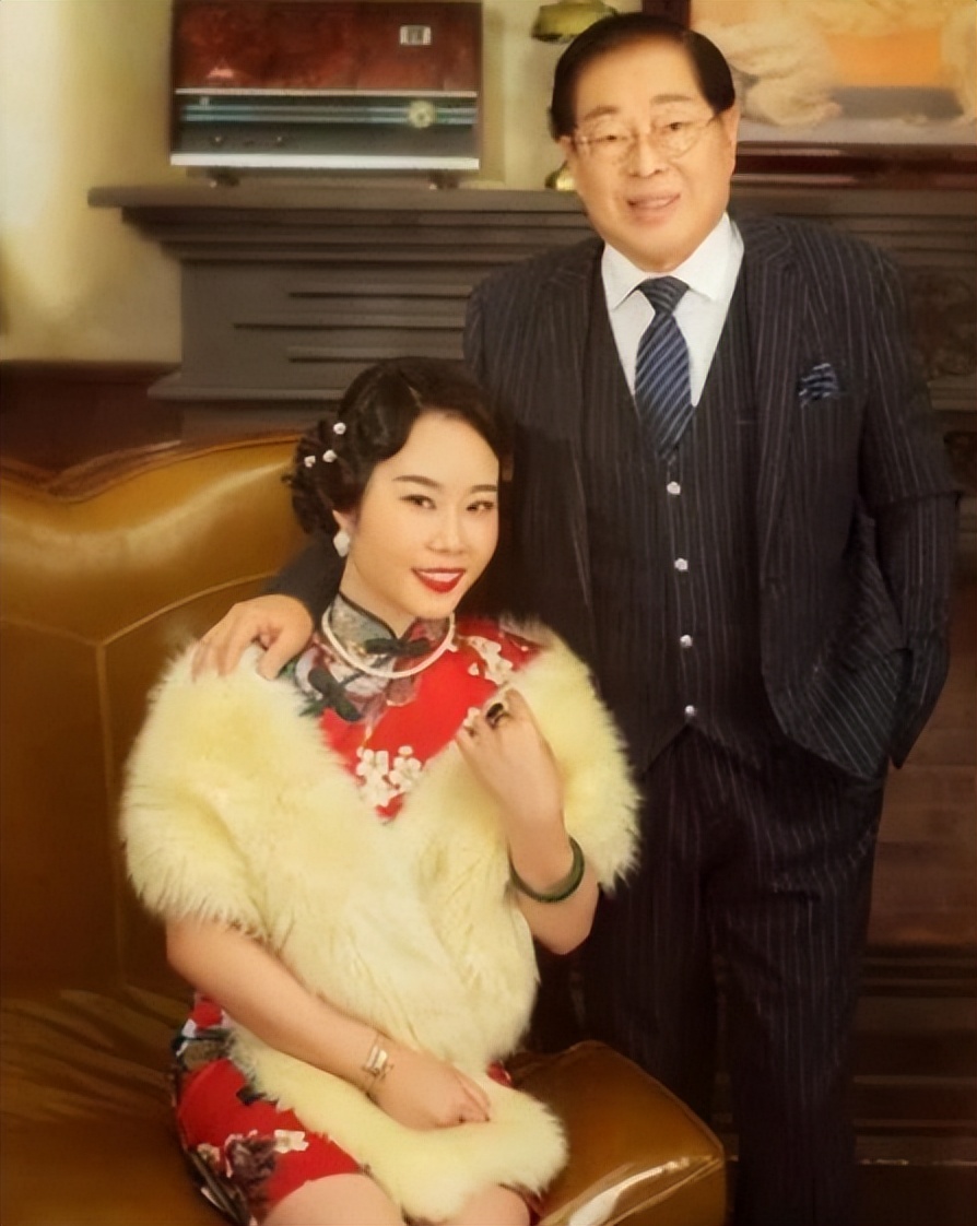 57岁富婆嫁小19岁老公生下三胞胎,57岁富婆嫁给丈夫后生三胞胎