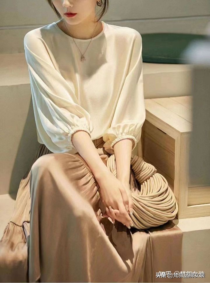 桦南县梵叙女装品牌集合店,梵叙女装全国连锁门店线下同步