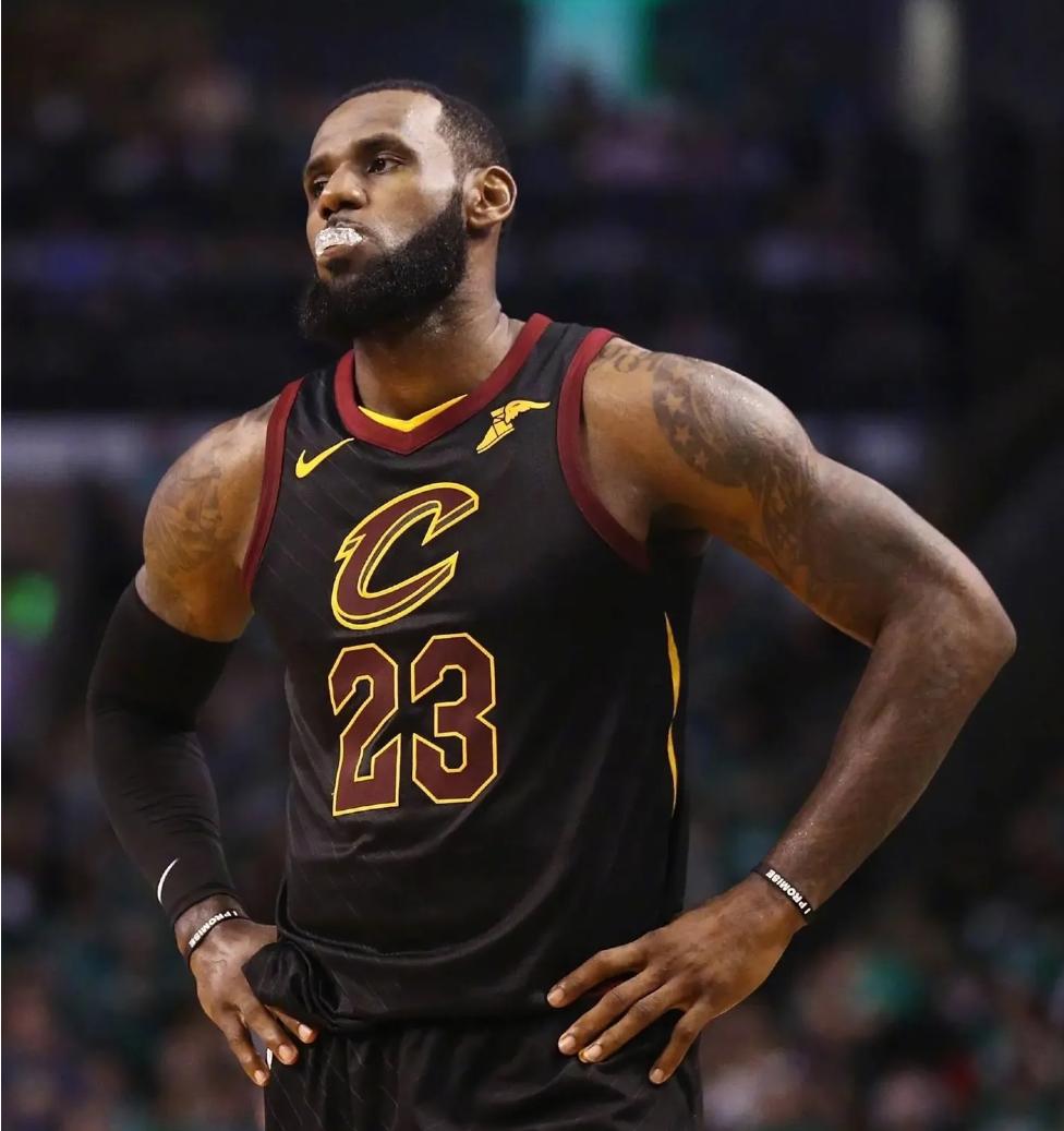 詹姆斯谈退役我的生涯一片无悔,詹姆斯我是历史最佳球员