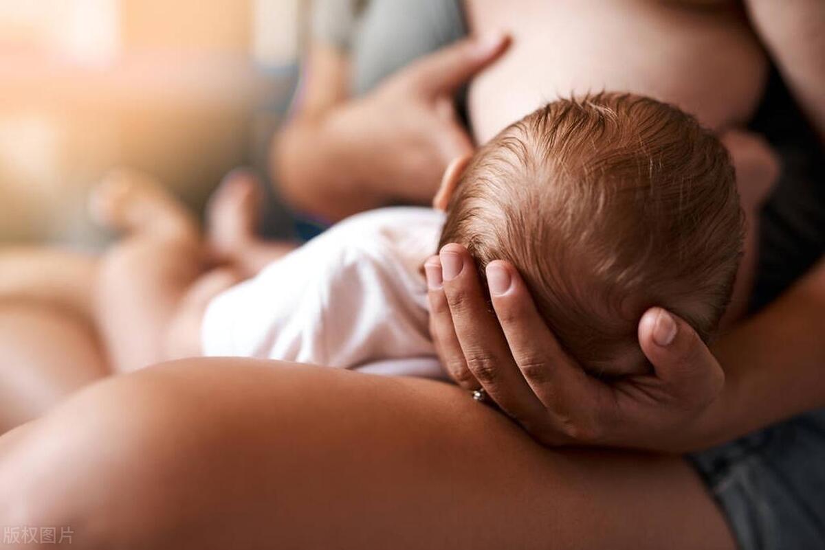 女性胸部下垂是什么造成的,女性胸部下垂是什么原因