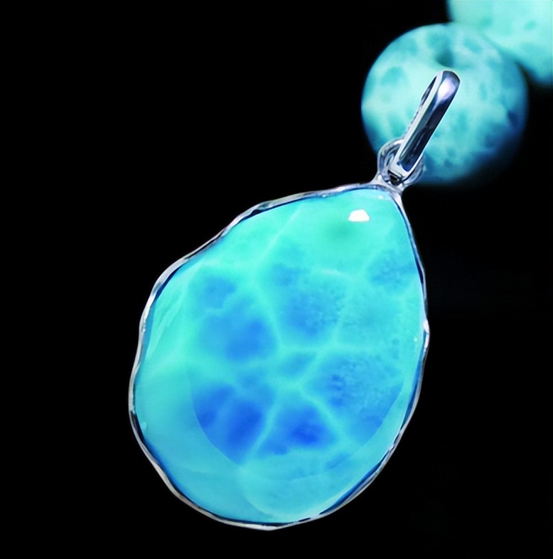 月光海纹石,海纹石戴着会变化吗