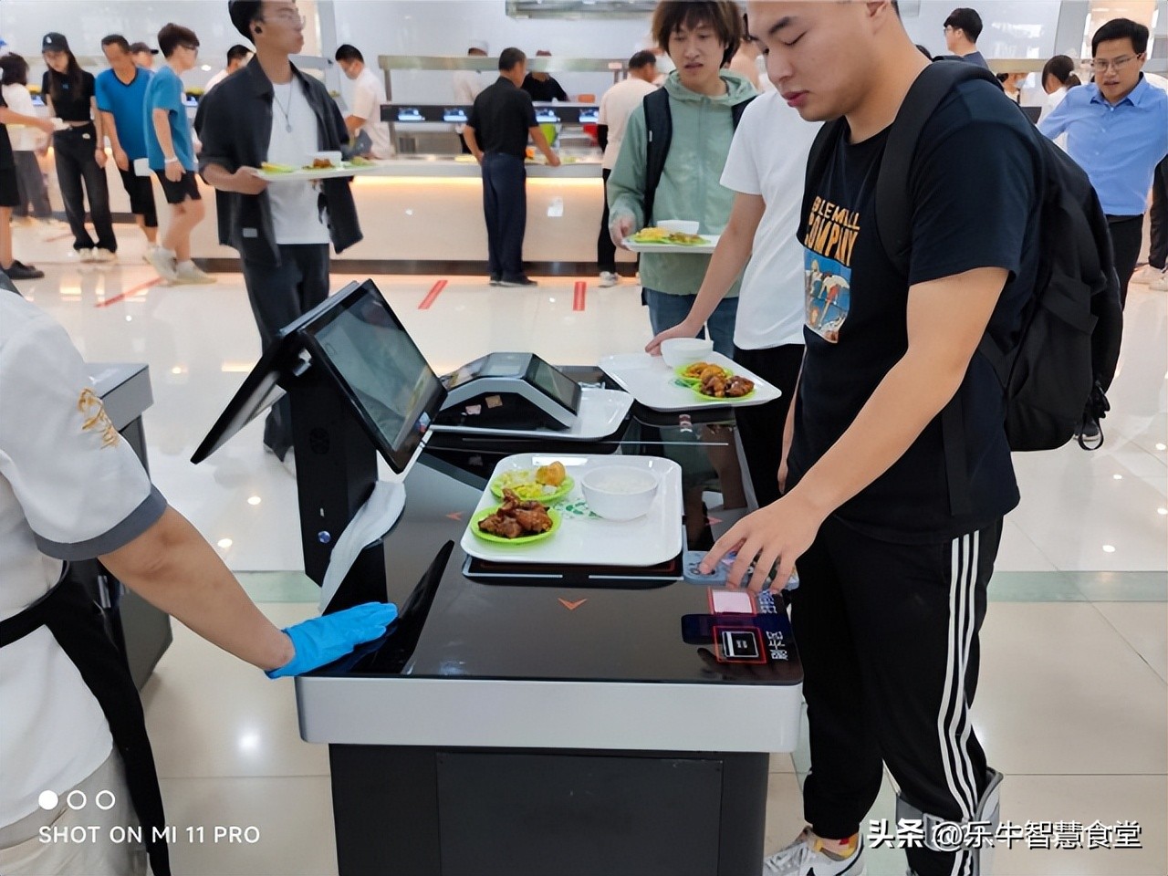 智慧餐饮管理系统应用不足之处,如何选择餐饮管理系统进行管理