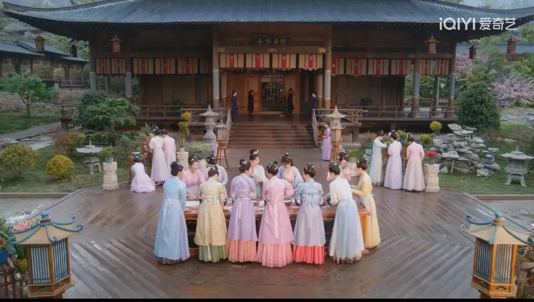 《卿卿日常》里的姑娘们都成了闺蜜